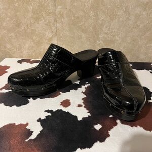 Clarks Black Patent Croc-Pattern Mules